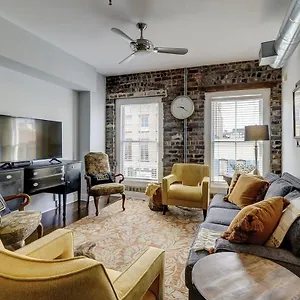 Apartment Old Towne Loft On Broughton -steps To Market, Savannah