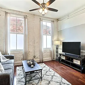 Holiday home Above Broughton St 3015b, Savannah